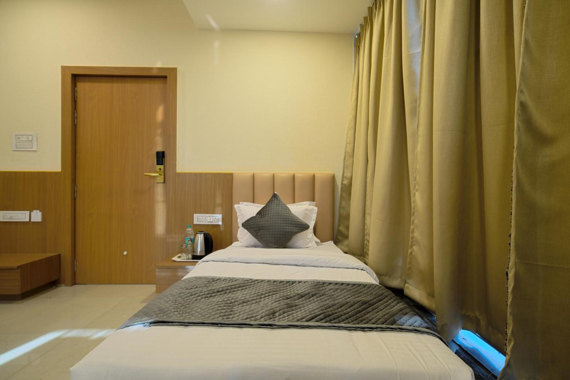 Hotel Shivlok Ujjain Habitación foto